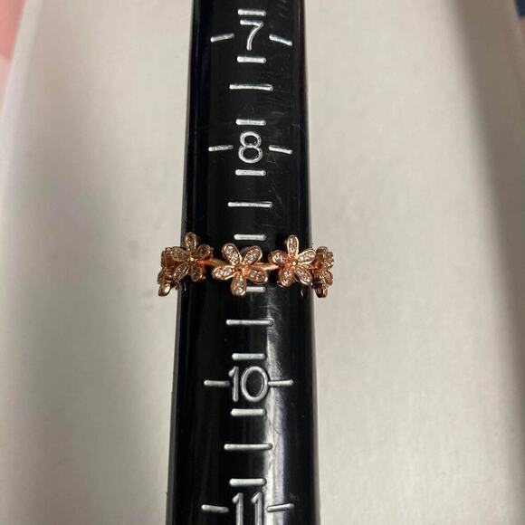 Size 7 Rose Gold Daisy Flower Crown Ring - Picture 9 of 10